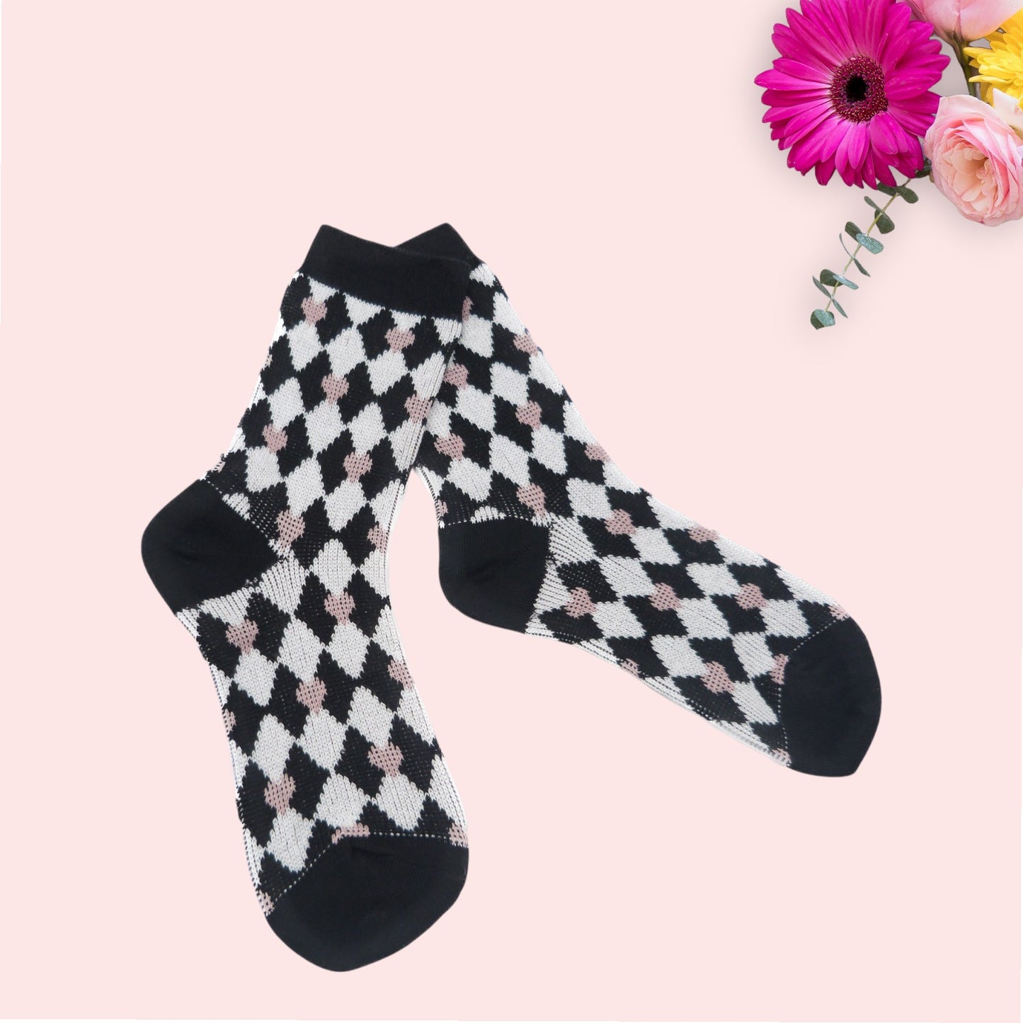 Hearts in Diamond Pattern Seamless Socks
