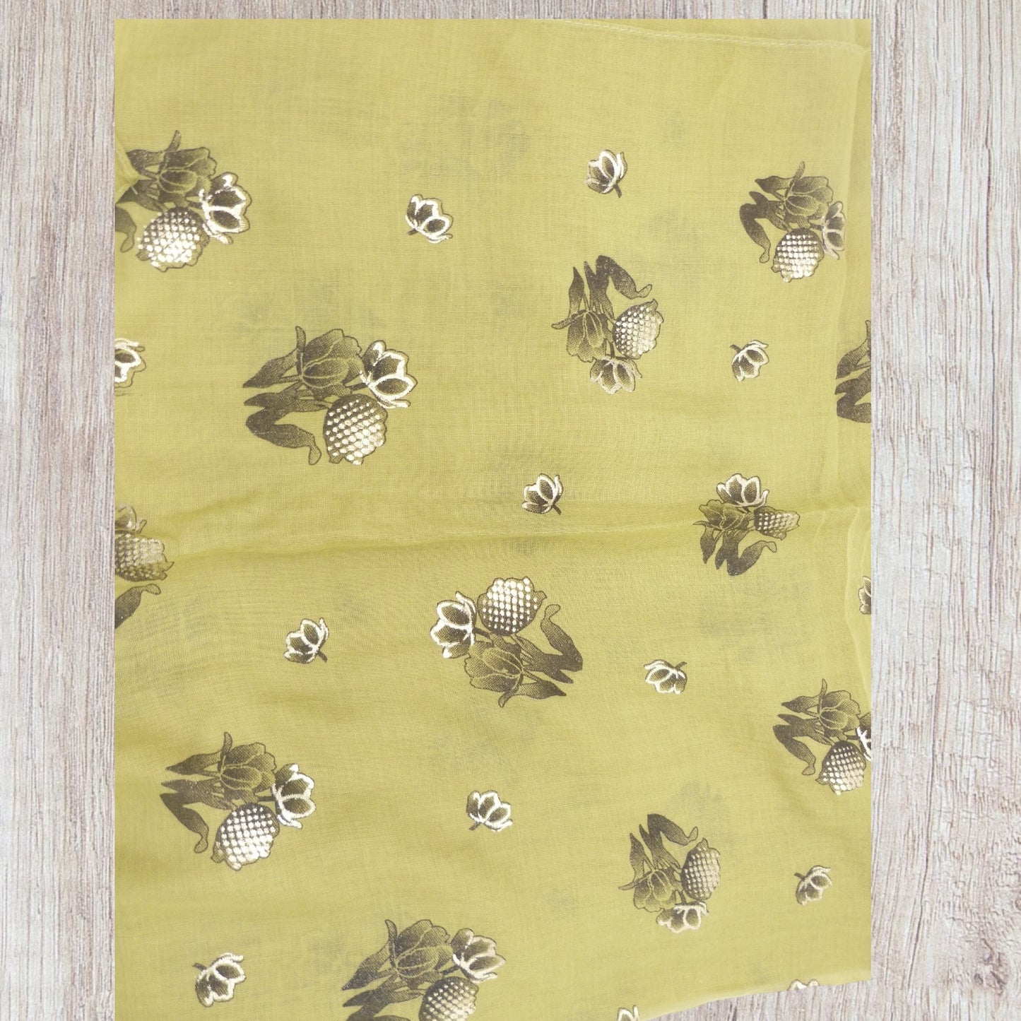 Rogegold outlined flower Scarf