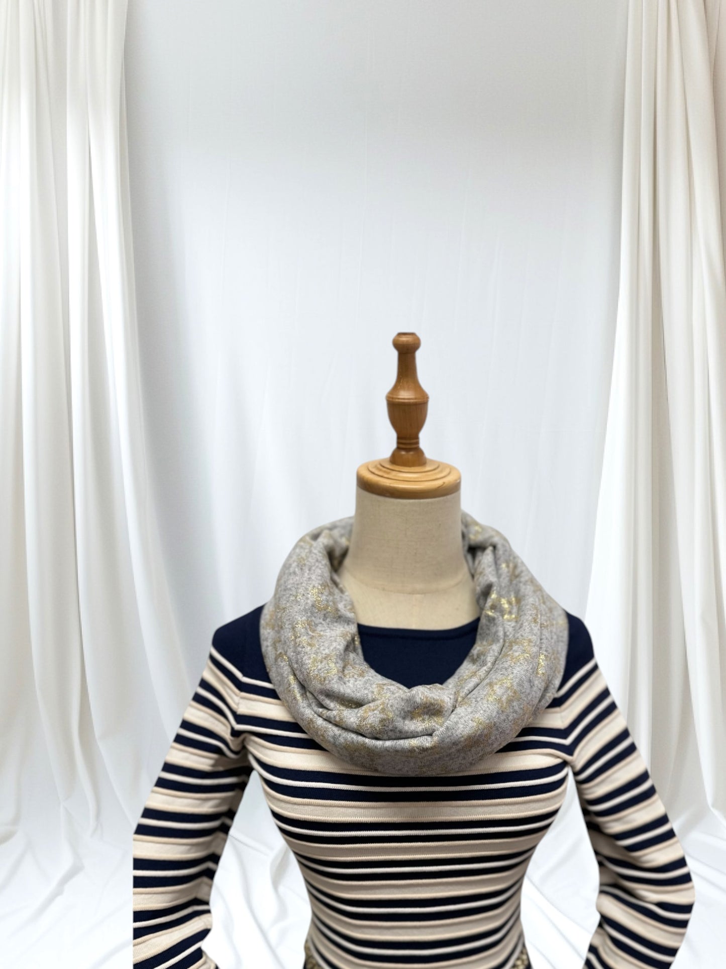 Large Glitter Stars Print Snood